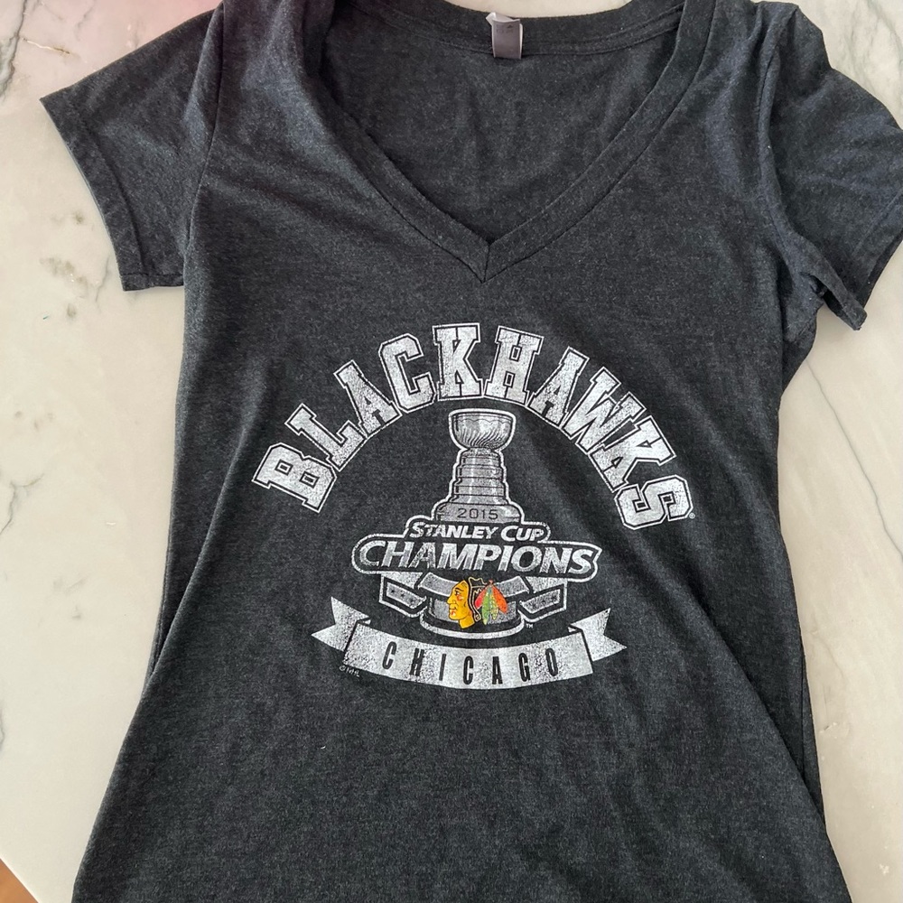 Chicago Blackhawks championship Stanley v neck tee short slv sz s